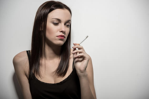 Вред курения для девушек и женщин