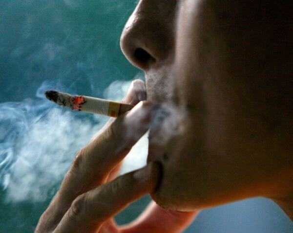 Сигареты - источник опасности, как для курящих, так и для некурящих