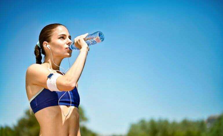 Як пити воду для схуднення