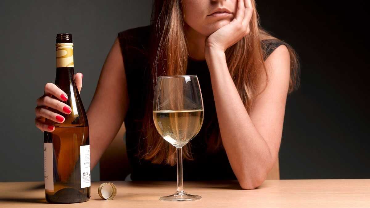 Женский алкоголизм: причины и лечение