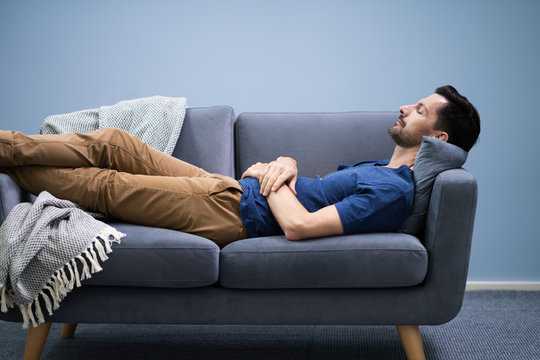 Почему диван – не лучшее место для сна