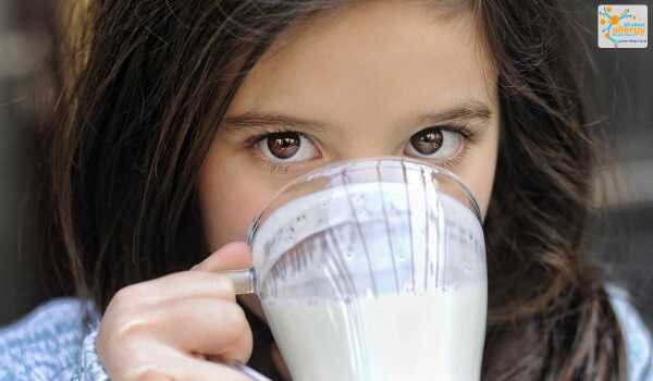 Дети со стойкой аллергией на коровье молоко ниже ростом и весят меньше, чем сверстники
