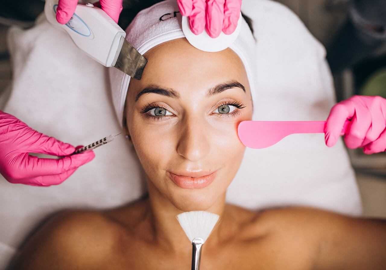 Woman a beauty salon making cosmetic procedures